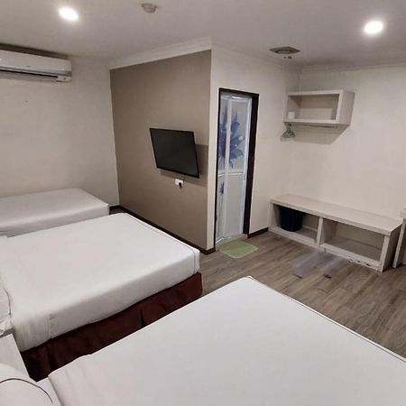 Angsoka Hotel Teluk Intan Exteriör bild