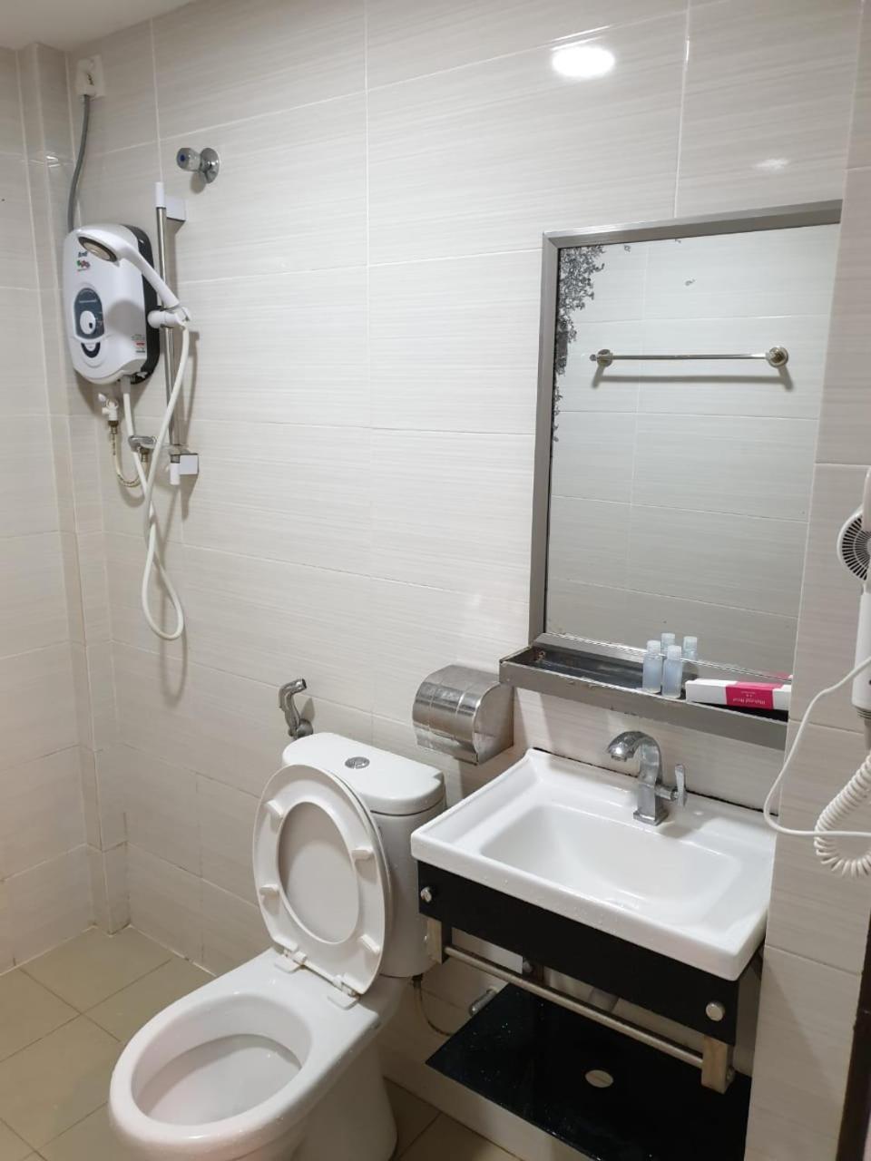 Angsoka Hotel Teluk Intan Exteriör bild