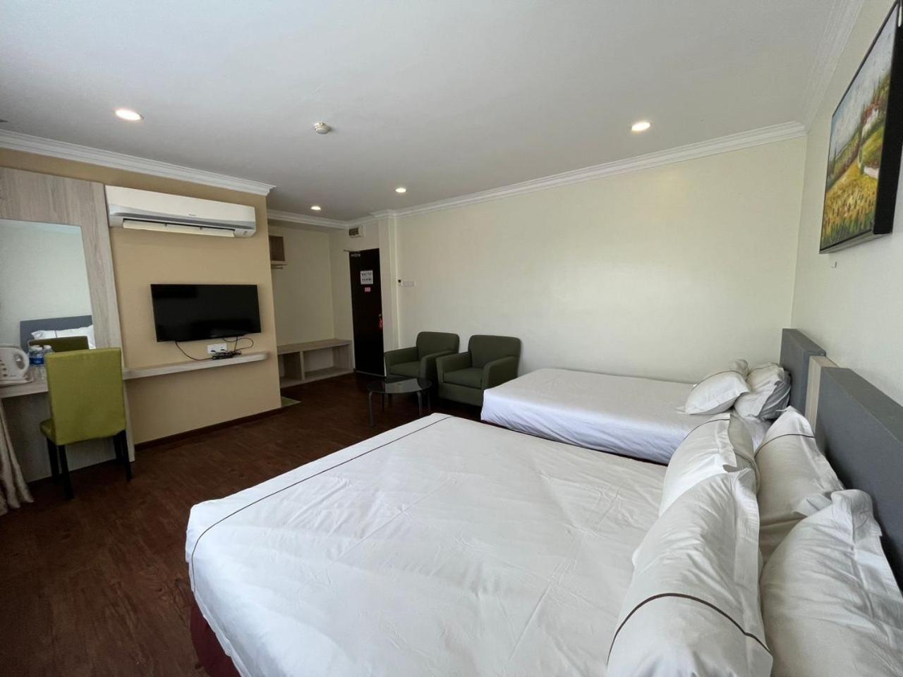 Angsoka Hotel Teluk Intan Exteriör bild