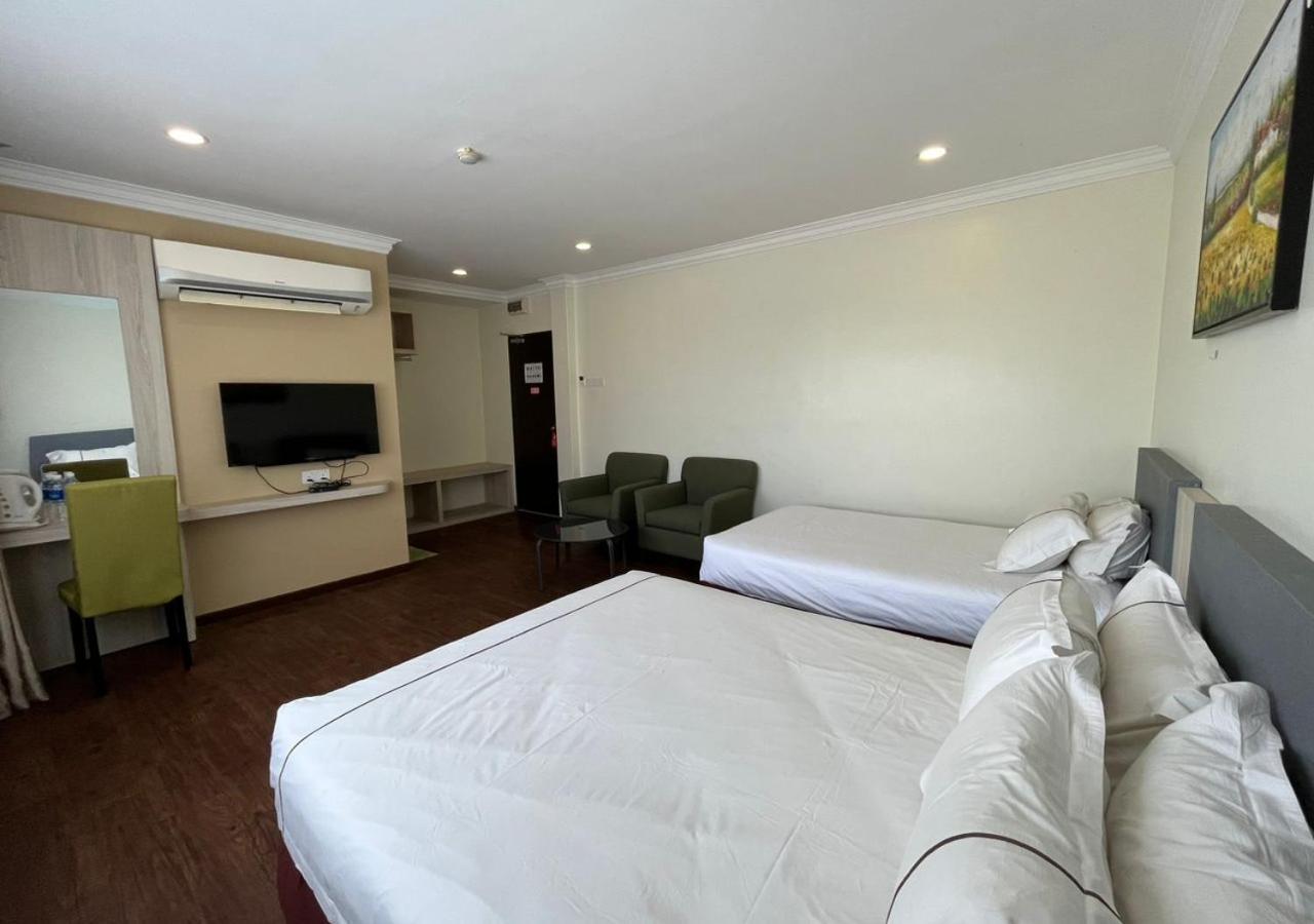 Angsoka Hotel Teluk Intan Exteriör bild