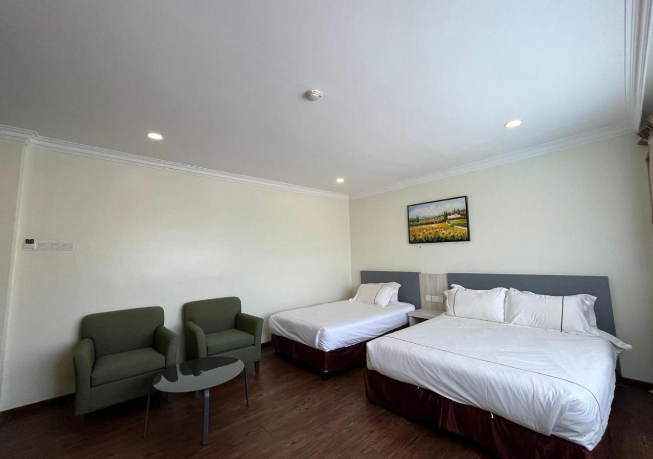 Angsoka Hotel Teluk Intan Exteriör bild