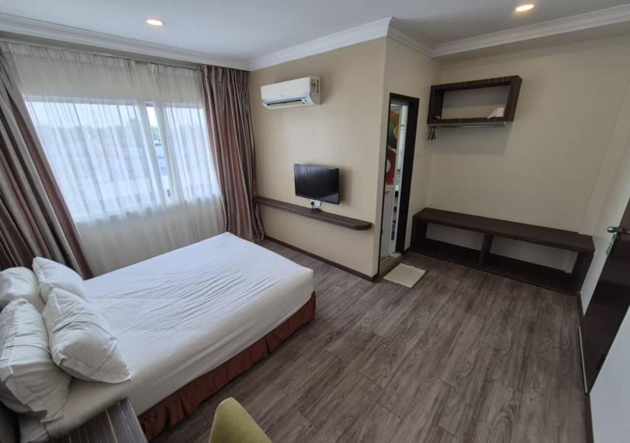 Angsoka Hotel Teluk Intan Exteriör bild