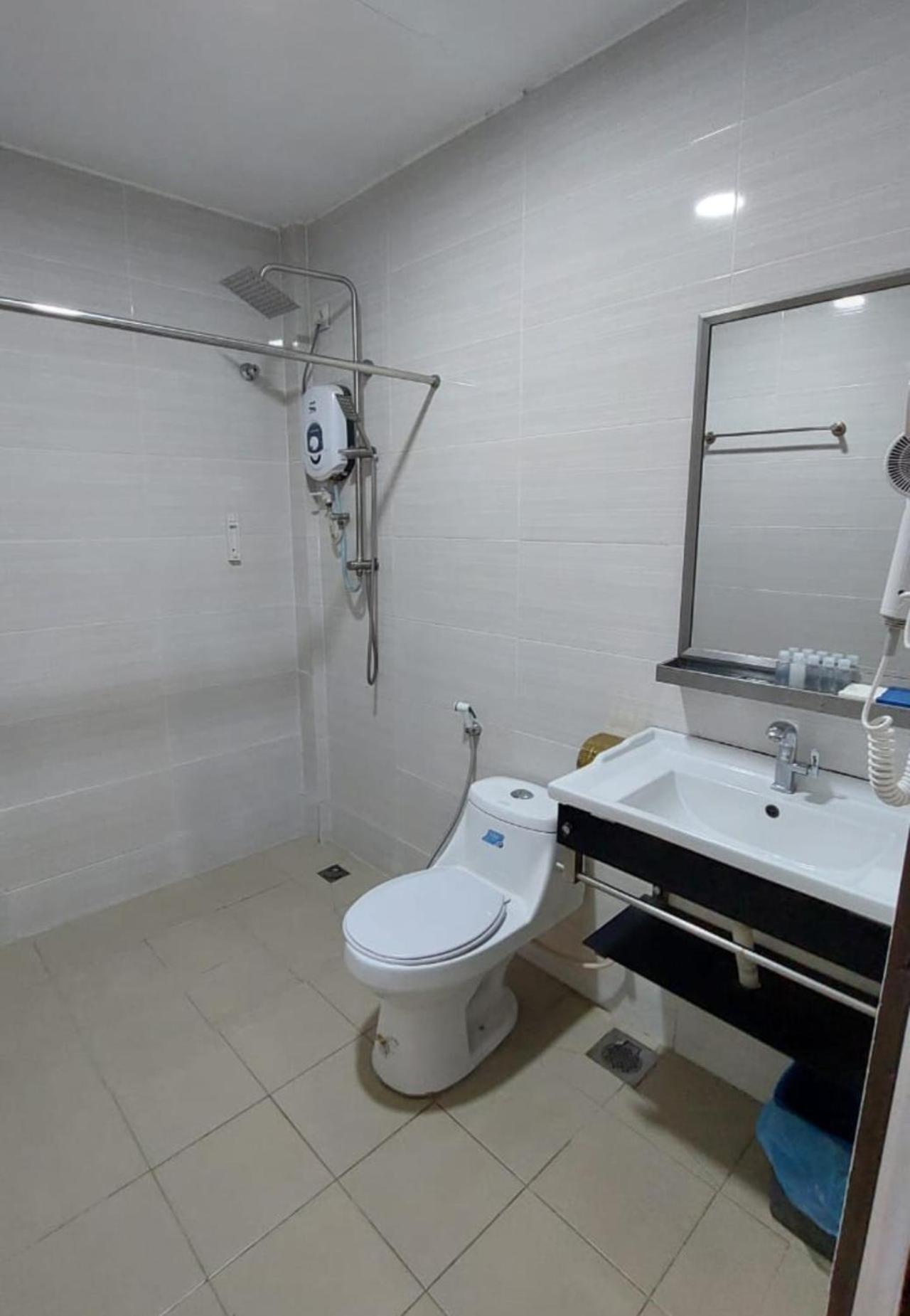 Angsoka Hotel Teluk Intan Exteriör bild