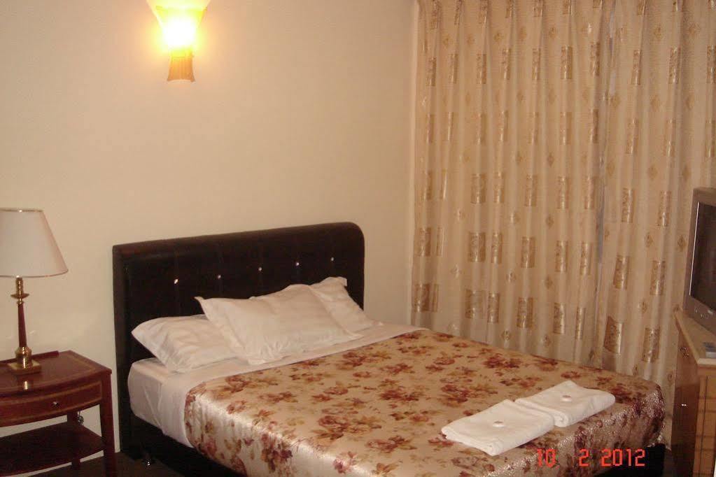 Angsoka Hotel Teluk Intan Exteriör bild