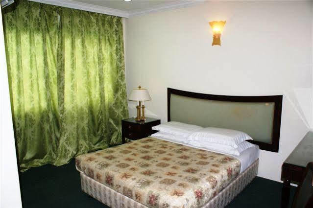 Angsoka Hotel Teluk Intan Exteriör bild