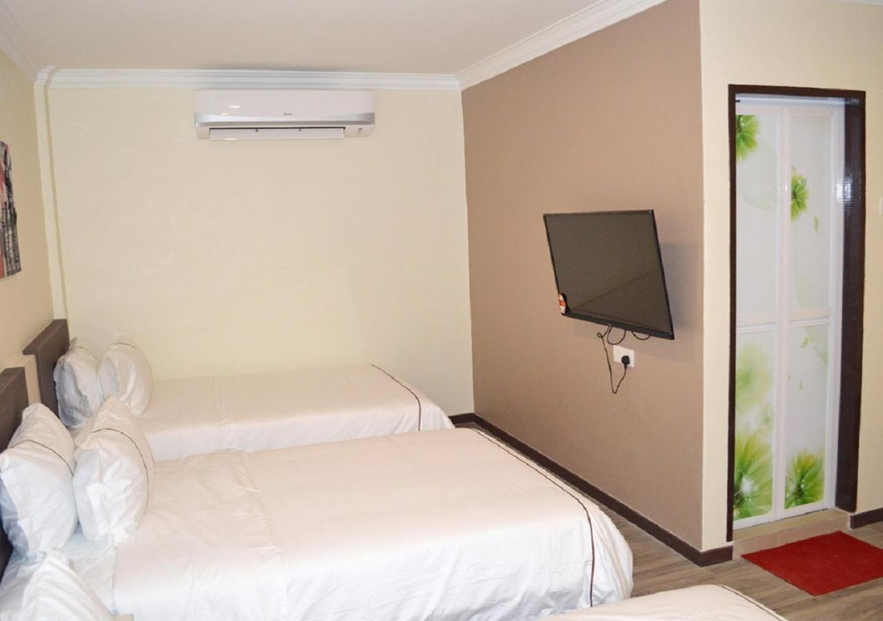 Angsoka Hotel Teluk Intan Exteriör bild