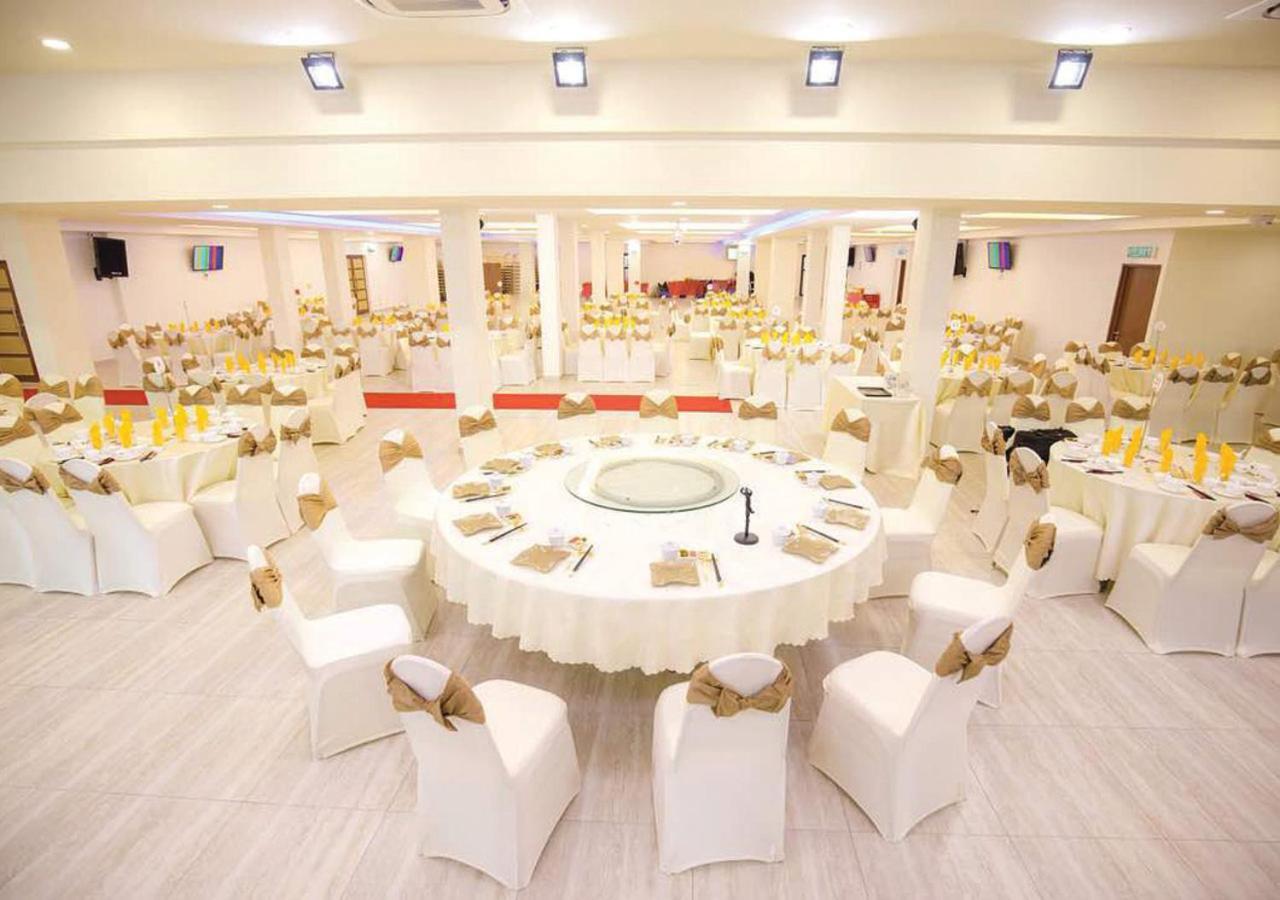 Angsoka Hotel Teluk Intan Exteriör bild