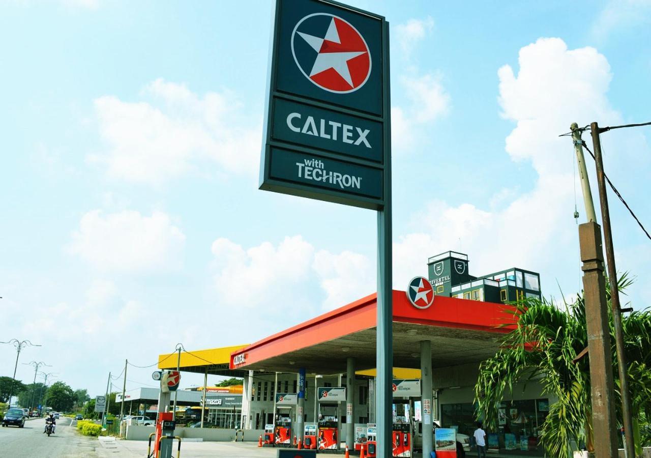 Angsoka Hotel Teluk Intan Exteriör bild